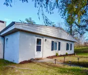 Game room, W/D, Full kitchen, Fire pit, Dog friendly, BBQ, steps to Deep Creek