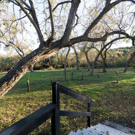 Cozy Cabin on the Creek with WiFi and AC in Delightful Belton