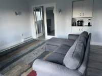 Brand new! Lots of light! Private unit separate driveway and entrance. - บังกะโล