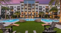 Elegant 2 King Beds Southside with Pool and Gym Near Mayo Clinic UNF and Beaches