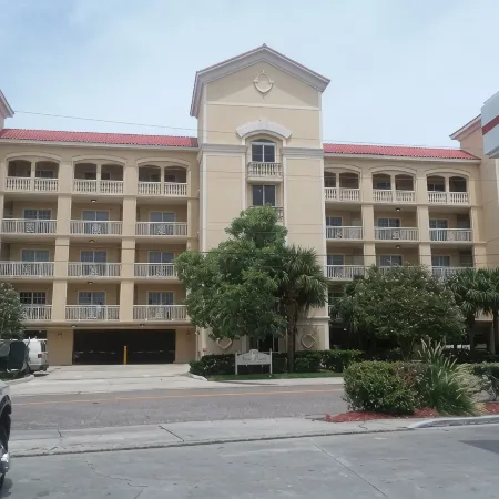 Luxury condo on the water, quiet and serene, near famous Clearwater Beach