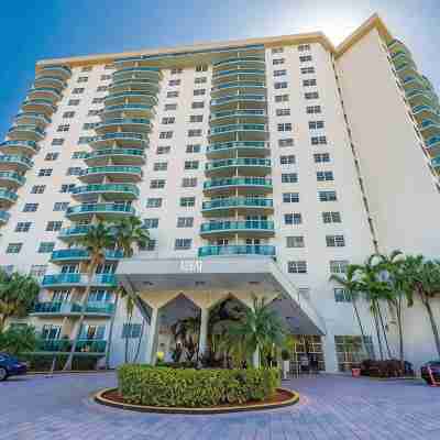 Apartment Ocean View Steps Away from the Beach in Sunny Isles Miami Luxury Hotel Exterior