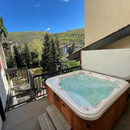 Luxury & Private Hot Tub