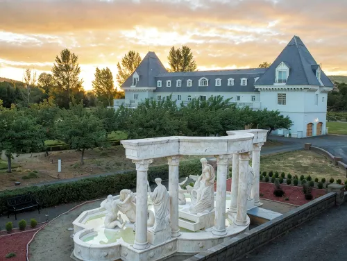 Chateau Herbe ~ Rosalind Carriage House Beautiful 1 Bedroom Apartment - Bintang 4