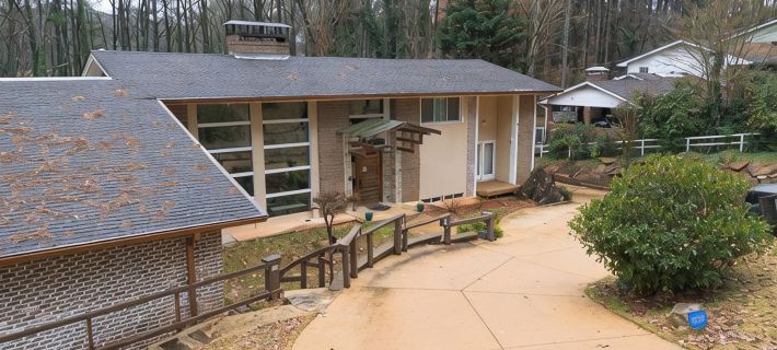 5-Bedroom 6000SF wood and glass retreat in Atlanta, surrounded by greenery. Ξενοδοχεία στην πόλη DeKalb County