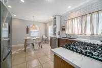 Updated Modern & Spacious 2 bed Apartment Near Everything!