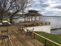 Beautiful lakefront home directly on Hubbard Lake, East Shore - Wifi