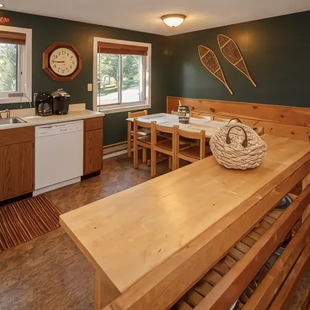 3 story cozy townhouse minutes from mount snow