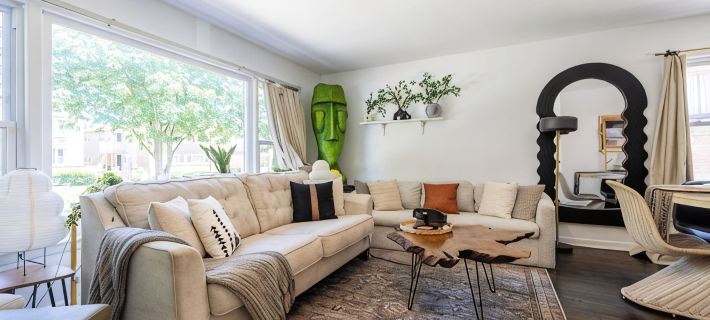Haus Of Hues: MDRN Bright Peaceful Private Apt Hotels in Evanston
