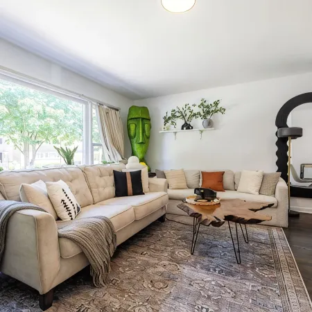 Haus Of Hues: MDRN Bright Peaceful Private Apt