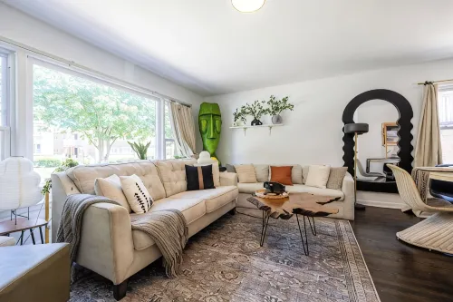Haus Of Hues: MDRN Bright Peaceful Private Apt - 4 stjerner