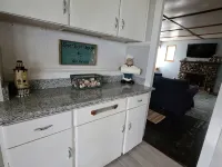 Cozy Lake Huron Cottage, with Internet, Summer Months Beach Access. - 3성급