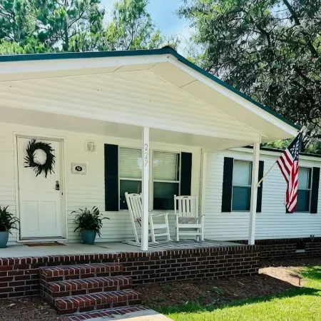 Three Little Birds Canal Cottage Hotels in Berkeley County