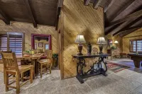 Silver Fox Inn Beautiful 5-bedroom Cabin w/hot tub - Wi-Fi