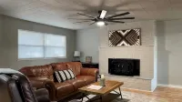 15 minutes to the airport. A peaceful nest in the middle of the city.