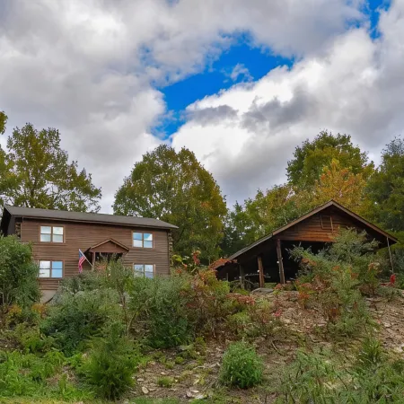 Cabin 115, Luxury 6 bedroom, 3 bath cabin minutes from Downtown Lexington!