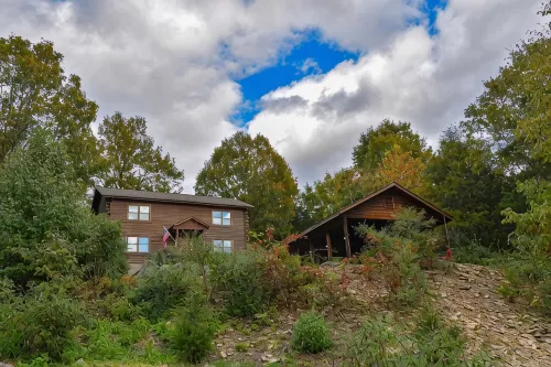 Cabin 115, Luxury 6 bedroom, 3 bath cabin minutes from Downtown Lexington! - 4-Star