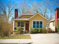 Bracken Bungalow - Cozy retreat a short stroll from downtown Brevard Hotels in Brevard