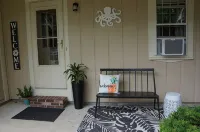 Charming, single-family getaway in Fisherman's Cove Community! - Homestays