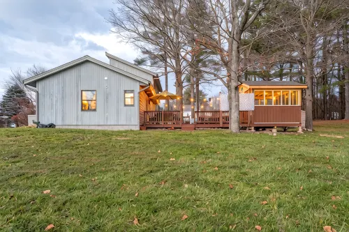 Amenity-Rich Fun Cabin~HotTub*GameRm*20-min to Ski - Chalets