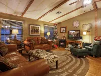 Surrounded by Pine Trees / Wildlife / Peaceful / Nearby Hikes Hotels in Pine