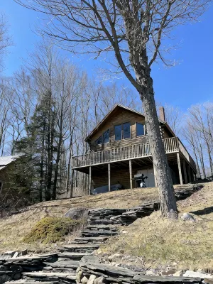 Relaxing waterfront cabin getaway in the Groton State Forest