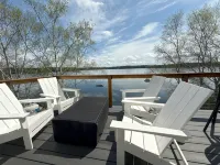 Coveside! Designer decor, waterfront, AC, 2 Bedroom in Harpswell. - 4-Star