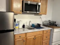 Riverside Retreat, a charming studio near Oakmont and Pittsburgh with WiFi, AC Hotels in Harmar Township