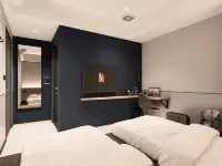 Fieris Izzy Hotel Hotels near Arion Mall