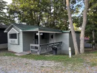 Whispering Pines - a Charming 2-bedroom cabin with WiFi, AC in serene Pipestem Hotels in Summers County