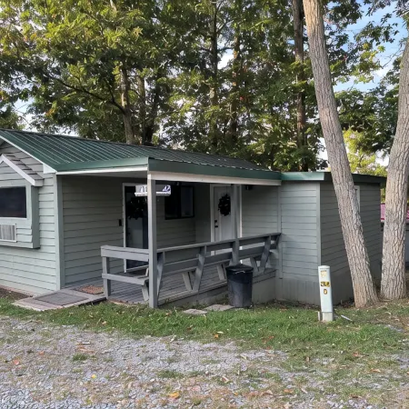 Whispering Pines - a Charming 2-bedroom cabin with WiFi, AC in serene Pipestem