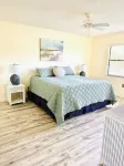Bright Waterfront Condo Corner Unit with Lanai ~ close to AMI beaches and IMG - Kitchens