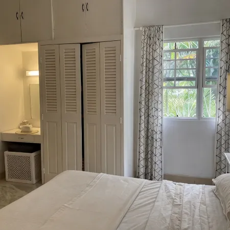 Only 3 mins walk to Beach and Beach Club