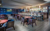 Lagoon Beach Hotel & Spa - Bares
