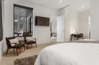 Luxe Downtown Holland 2Br Condo • Walkable • Parking + Gym