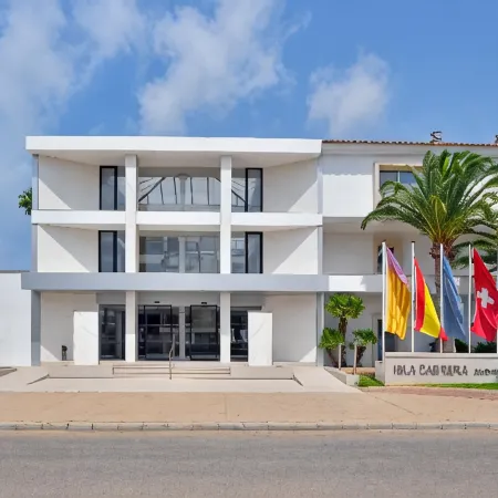 Hotel Isla de Cabrera Отели рядом с достопримечательностью «Пляж Эс-Тренк»