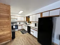Cozy 1-bedroom apartment unit C, sleeps 6  across from famous Cody Nite Rodeo!