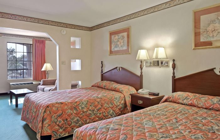 Days Inn & Suites by Wyndham Fort Valley