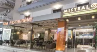 Mistral Hotel - ติดทะเล