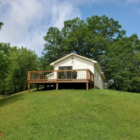 Completely remodeled 1940's farmhouse with Gorgeous pond views!! Hotels in Hot Spring County