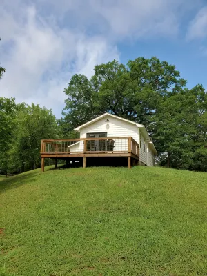 Completely remodeled 1940's farmhouse with Gorgeous pond views!! - Kitchenette