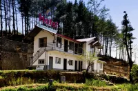 Hotel Mount Paradise - parkir