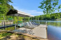Beautiful Lake House on Belleau 100 ft of Waterfront! Kayaks, Jacuzzi 3100 sqft!