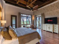 Elegant penthouse w/ stunning view over Dye Fore Golf & close to Altos de Chavón Hotels near La Romana International Airport