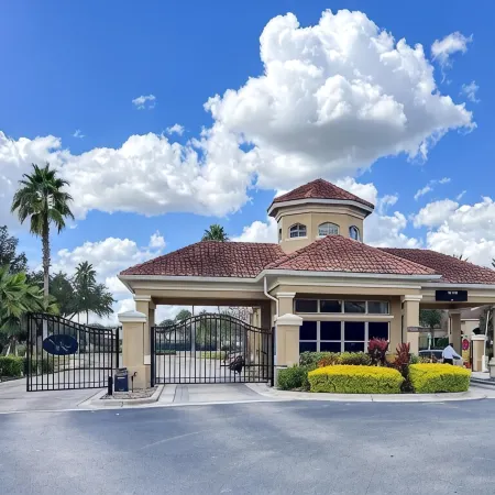 Cozy 3-bedroom condo in charming Kissimmee, 2 miles from Disney world
