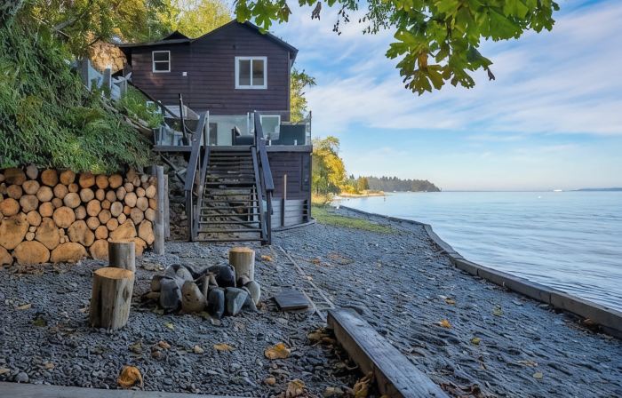 Vashon Modern Waterfront Retreat+Private Beach+BBQ+Firepit