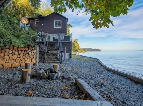 Vashon Modern Waterfront Retreat+Private Beach+BBQ+Firepit - con encanto