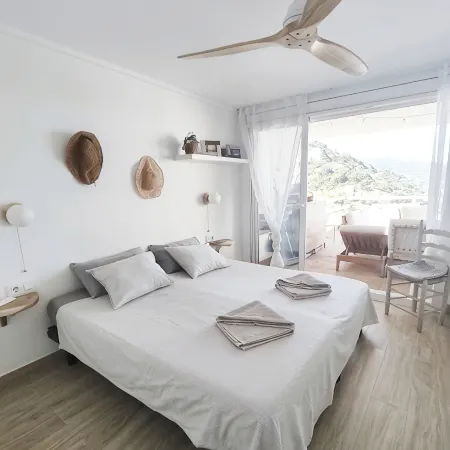 Thegoldsand Salions, Tossa de MarApartment in private cove.