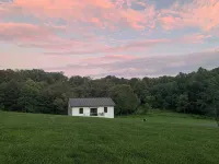 Modern Farmhouse Getaway - Country Houses