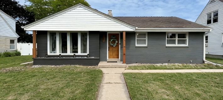 Stunning and Completely Remodeled Ranch Home! Walk to Downtown & Marina! Hotels in Ozaukee County